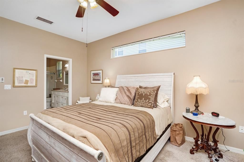 Active With Contract: $2,075 (2 beds, 2 baths, 1551 Square Feet)