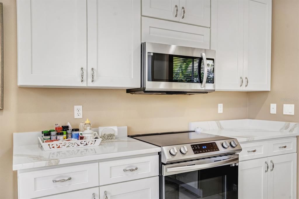 Active With Contract: $2,075 (2 beds, 2 baths, 1551 Square Feet)