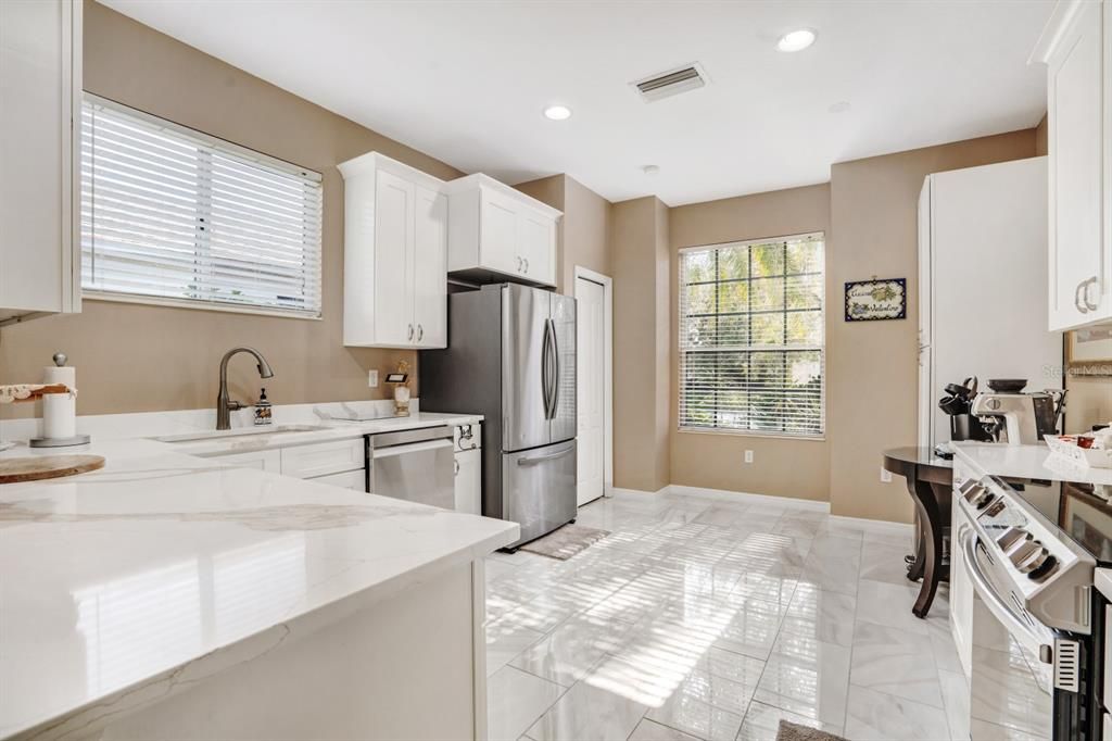 Active With Contract: $2,075 (2 beds, 2 baths, 1551 Square Feet)