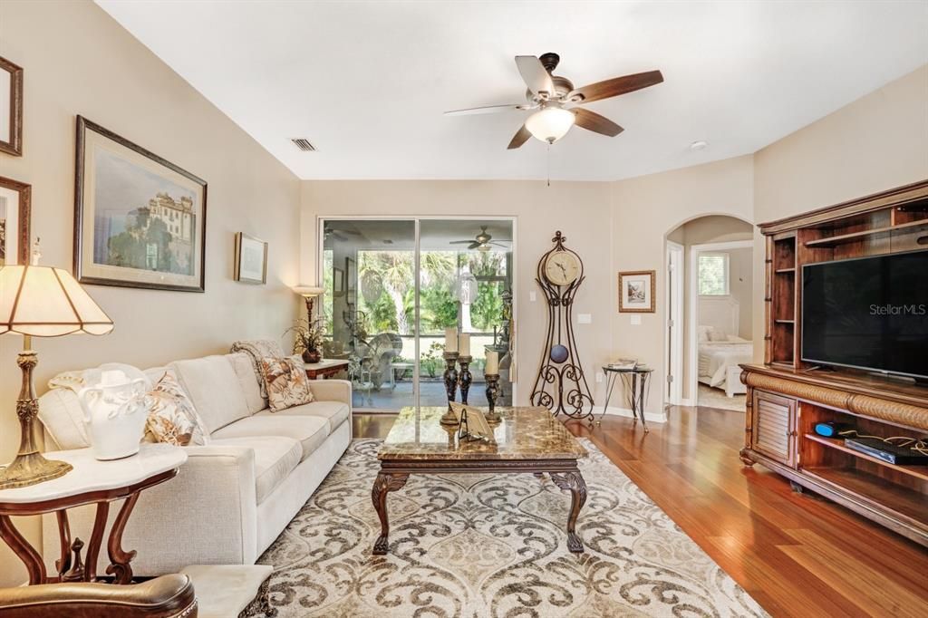 Active With Contract: $2,075 (2 beds, 2 baths, 1551 Square Feet)