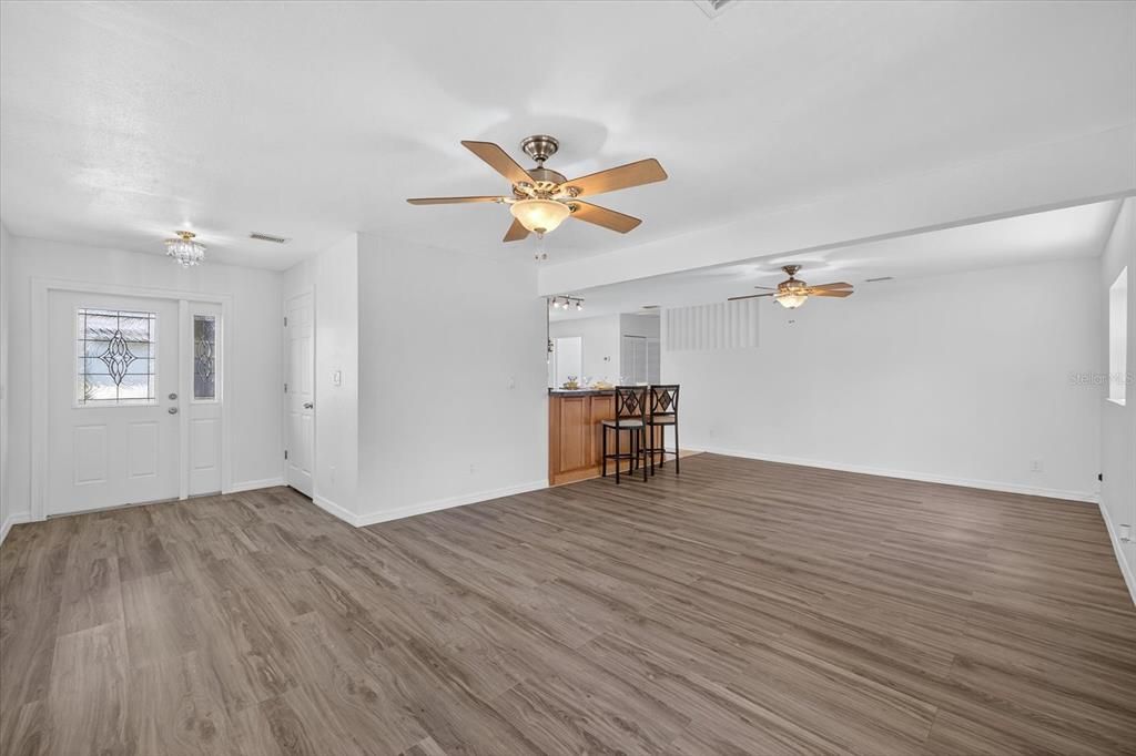 Active With Contract: $349,999 (2 beds, 1 baths, 1091 Square Feet)