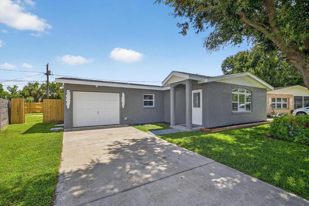 Active With Contract: $349,999 (2 beds, 1 baths, 1091 Square Feet)