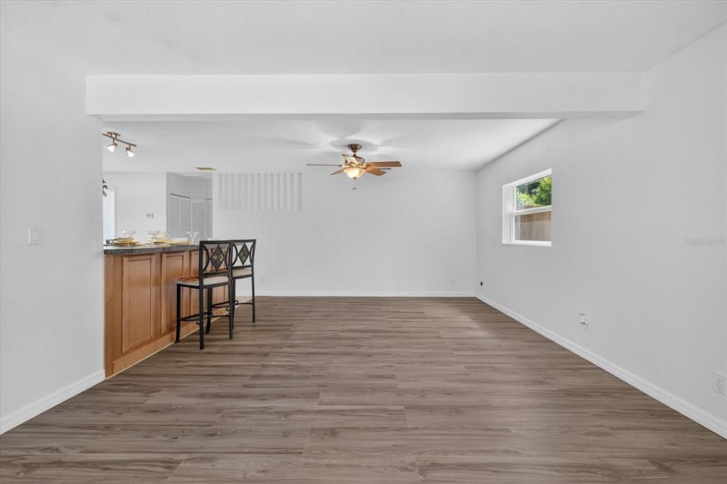 Active With Contract: $349,999 (2 beds, 1 baths, 1091 Square Feet)