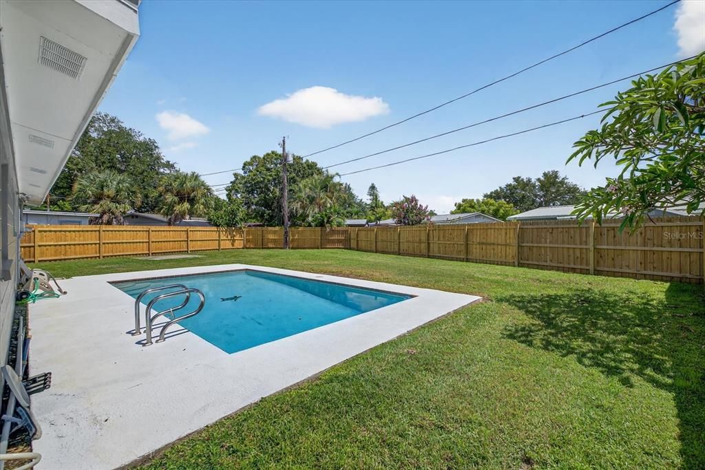 Active With Contract: $349,999 (2 beds, 1 baths, 1091 Square Feet)