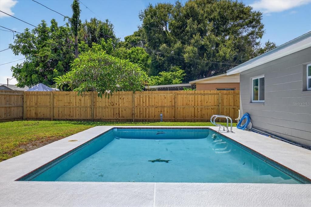 Active With Contract: $349,999 (2 beds, 1 baths, 1091 Square Feet)