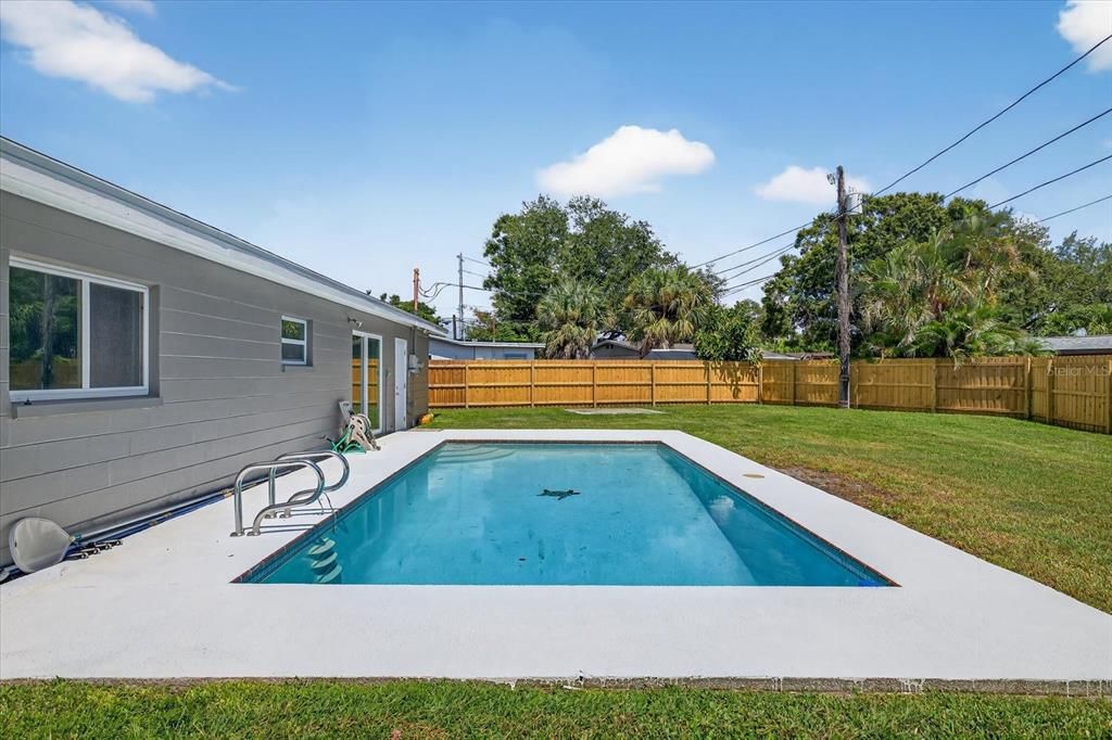 Active With Contract: $349,999 (2 beds, 1 baths, 1091 Square Feet)