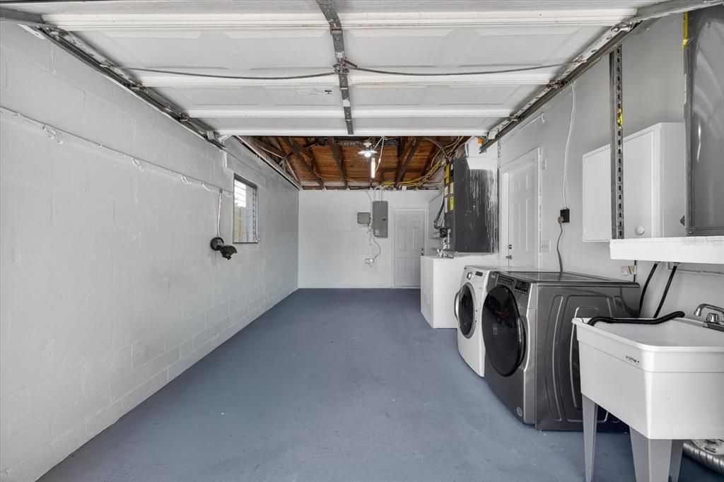 Active With Contract: $349,999 (2 beds, 1 baths, 1091 Square Feet)