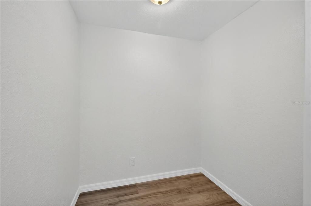 Active With Contract: $349,999 (2 beds, 1 baths, 1091 Square Feet)