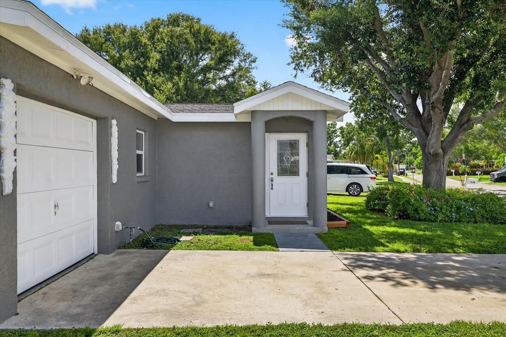 Active With Contract: $349,999 (2 beds, 1 baths, 1091 Square Feet)