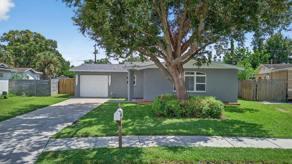 Active With Contract: $349,999 (2 beds, 1 baths, 1091 Square Feet)