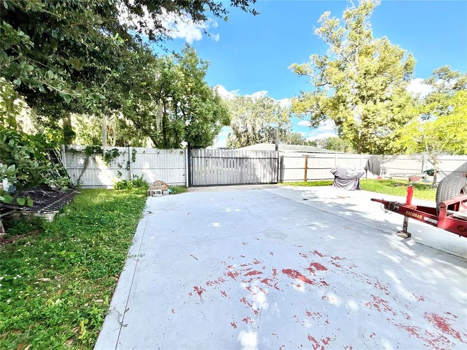 待售: $620,000 (5 贝兹, 4 浴室, 1800 平方英尺)