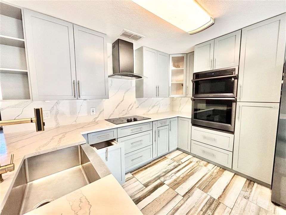 待售: $620,000 (5 贝兹, 4 浴室, 1800 平方英尺)