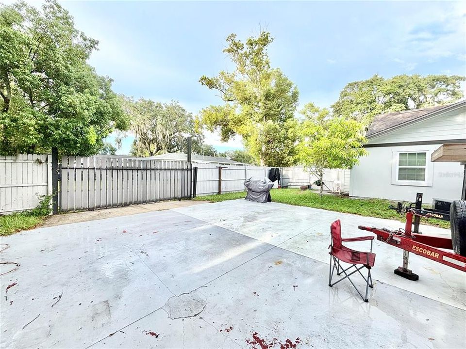 待售: $620,000 (5 贝兹, 4 浴室, 1800 平方英尺)