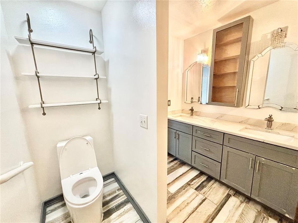 待售: $620,000 (5 贝兹, 4 浴室, 1800 平方英尺)