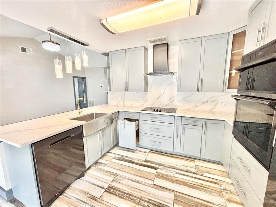 待售: $620,000 (5 贝兹, 4 浴室, 1800 平方英尺)