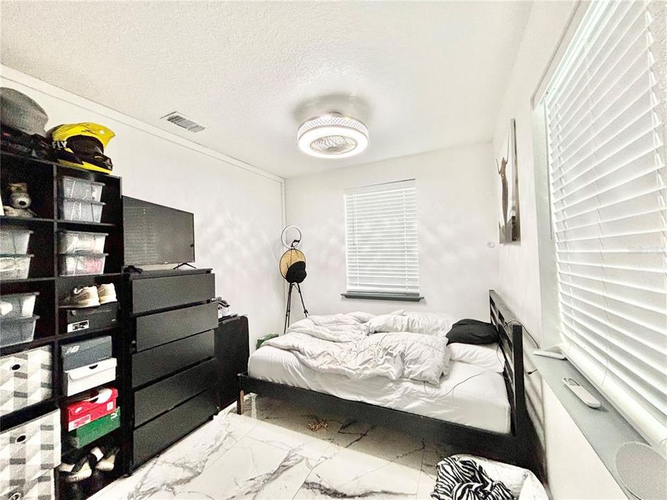 待售: $620,000 (5 贝兹, 4 浴室, 1800 平方英尺)