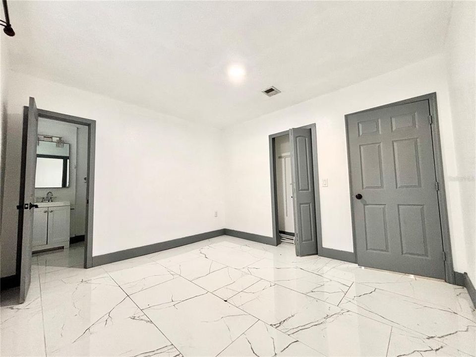 待售: $620,000 (5 贝兹, 4 浴室, 1800 平方英尺)