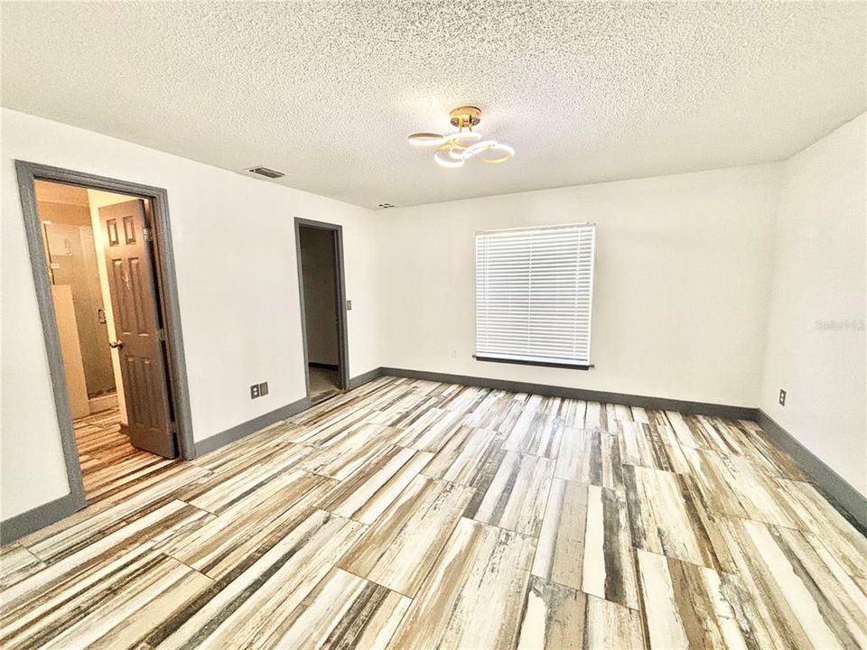 待售: $620,000 (5 贝兹, 4 浴室, 1800 平方英尺)