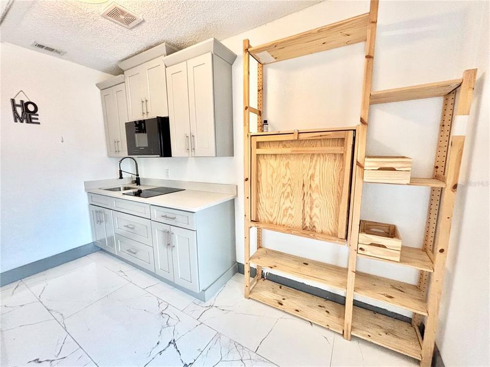 待售: $620,000 (5 贝兹, 4 浴室, 1800 平方英尺)