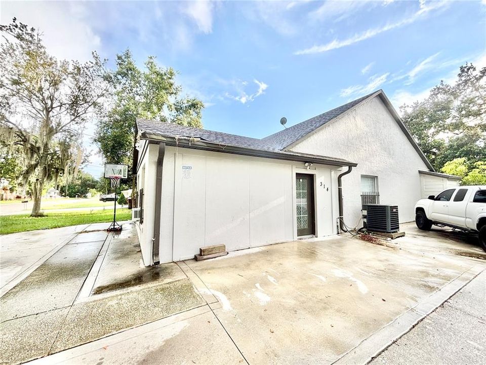 待售: $620,000 (5 贝兹, 4 浴室, 1800 平方英尺)