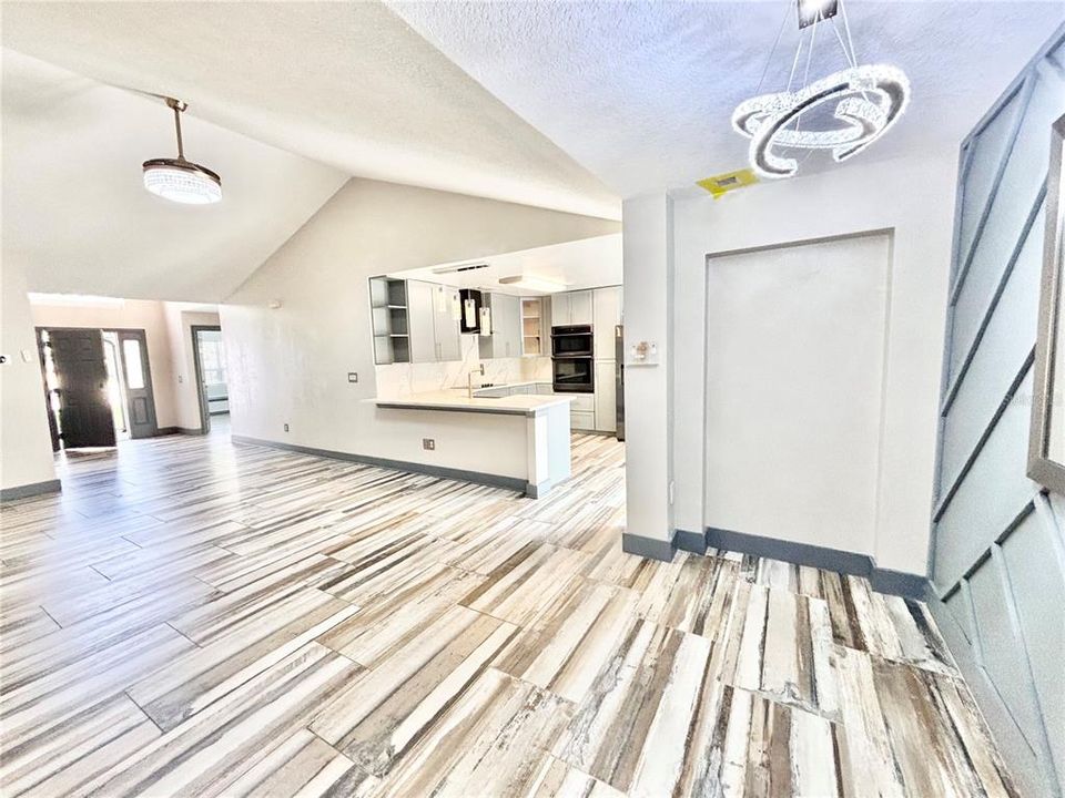 待售: $620,000 (5 贝兹, 4 浴室, 1800 平方英尺)