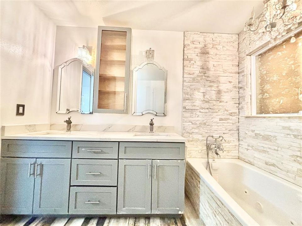 待售: $620,000 (5 贝兹, 4 浴室, 1800 平方英尺)