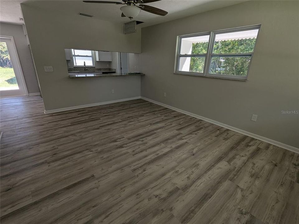 For Sale: $275,000 (3 beds, 1 baths, 1128 Square Feet)