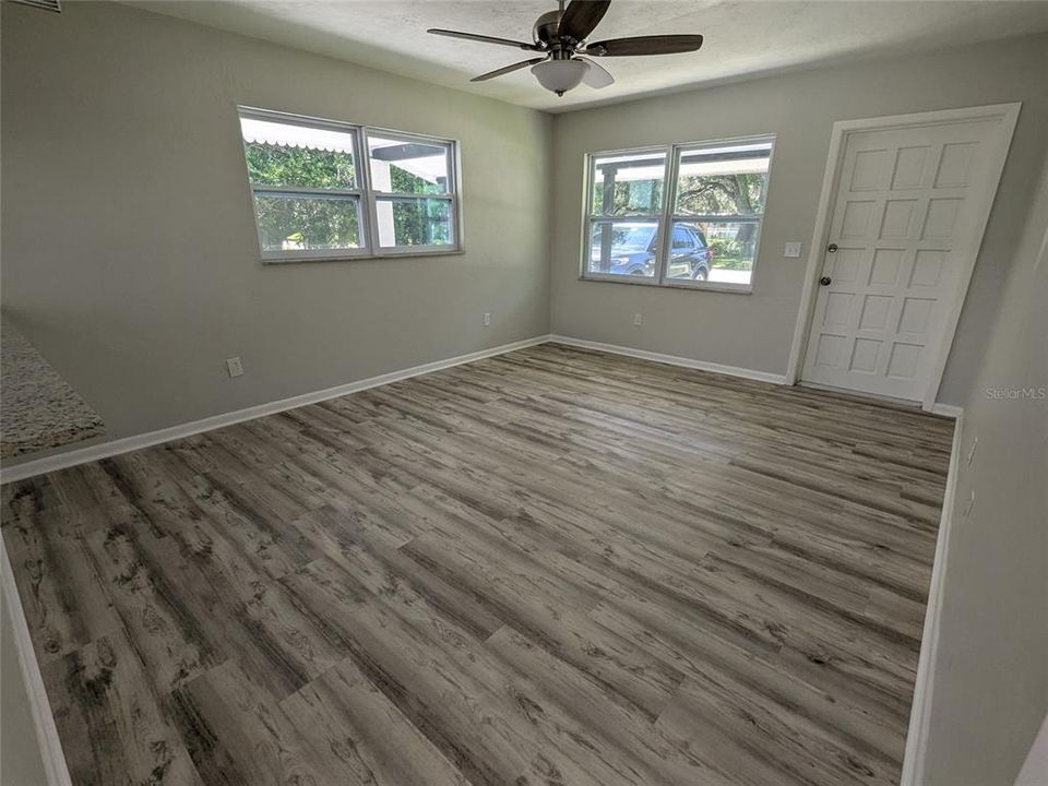 For Sale: $275,000 (3 beds, 1 baths, 1128 Square Feet)