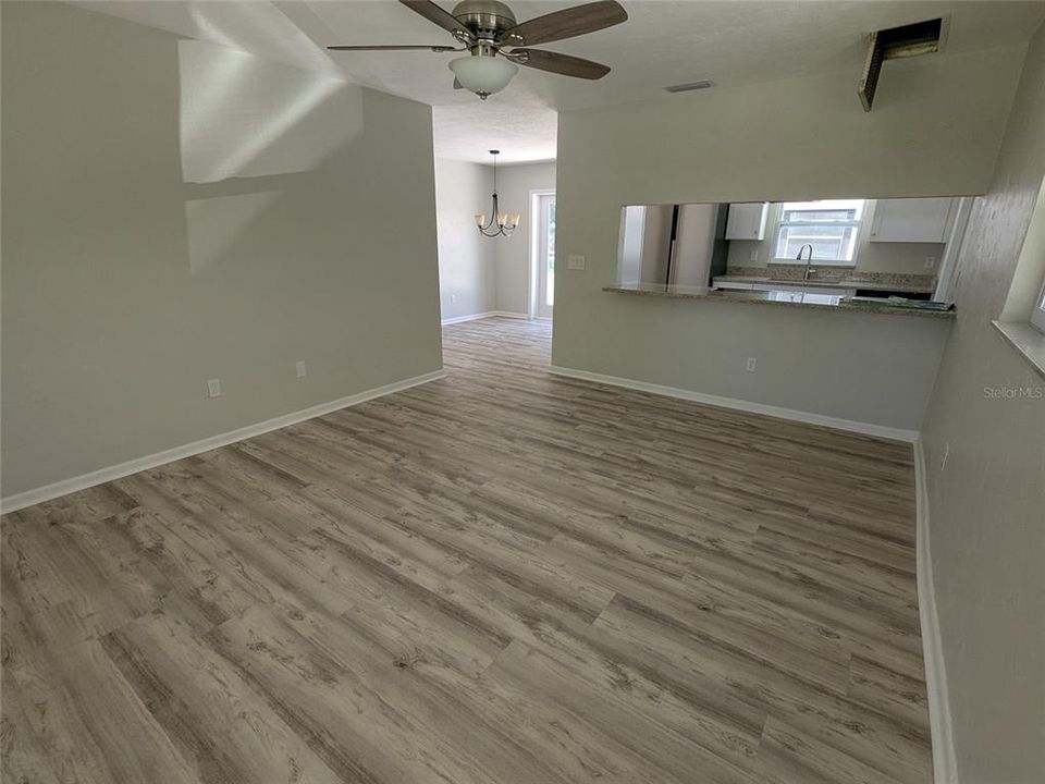 For Sale: $275,000 (3 beds, 1 baths, 1128 Square Feet)