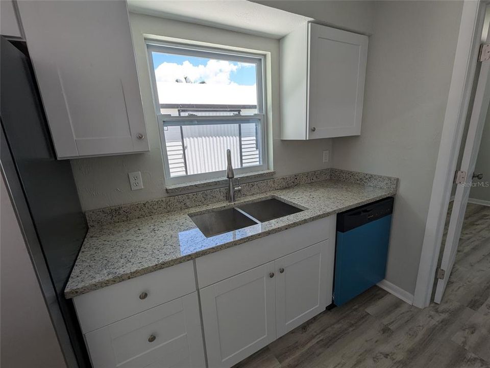 For Sale: $275,000 (3 beds, 1 baths, 1128 Square Feet)