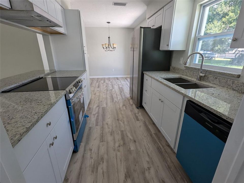 For Sale: $275,000 (3 beds, 1 baths, 1128 Square Feet)