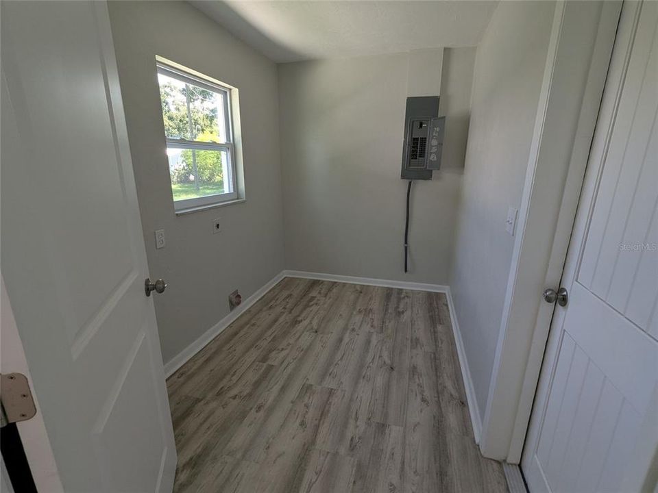 For Sale: $275,000 (3 beds, 1 baths, 1128 Square Feet)