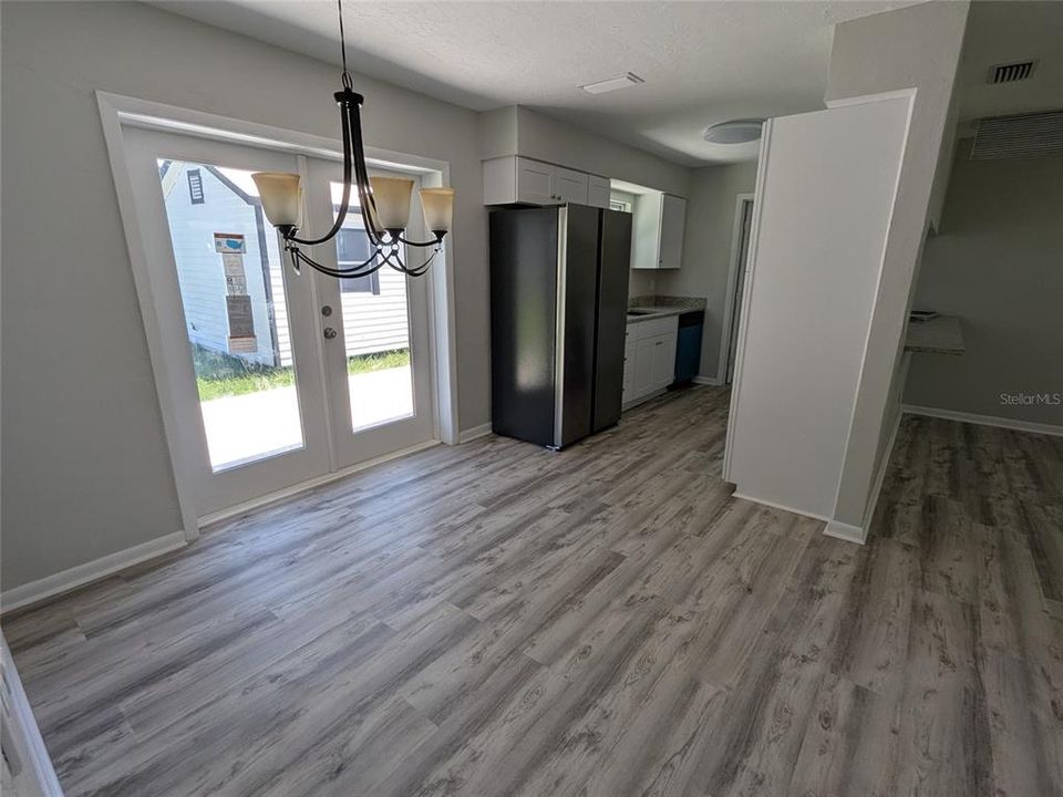 For Sale: $275,000 (3 beds, 1 baths, 1128 Square Feet)