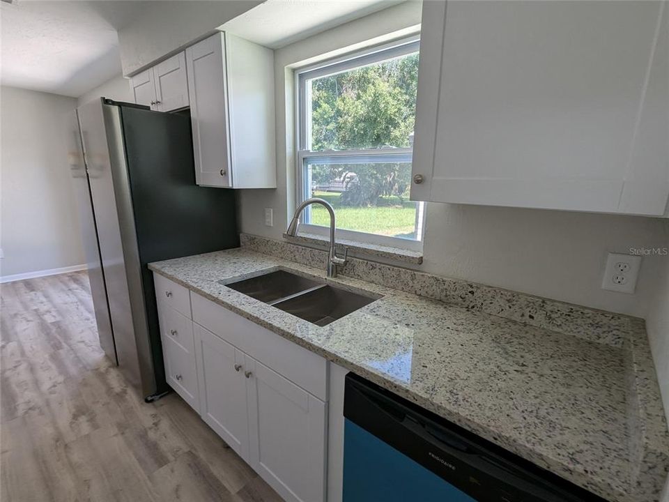 For Sale: $275,000 (3 beds, 1 baths, 1128 Square Feet)