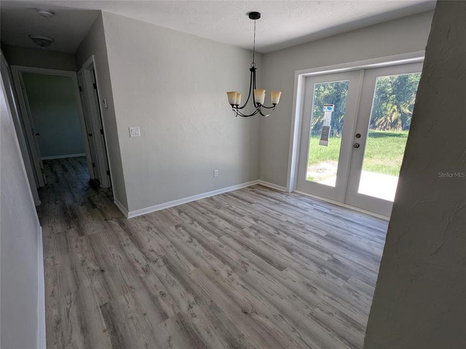 For Sale: $275,000 (3 beds, 1 baths, 1128 Square Feet)