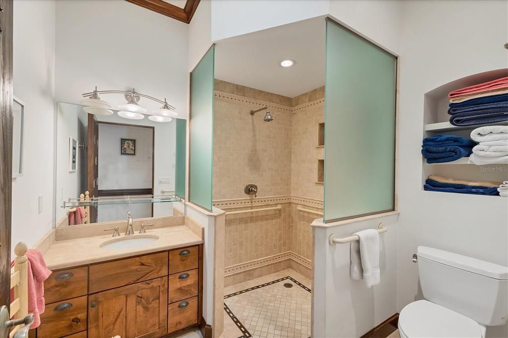 出租: $5,000 (3 贝兹, 2 浴室, 2139 平方英尺)