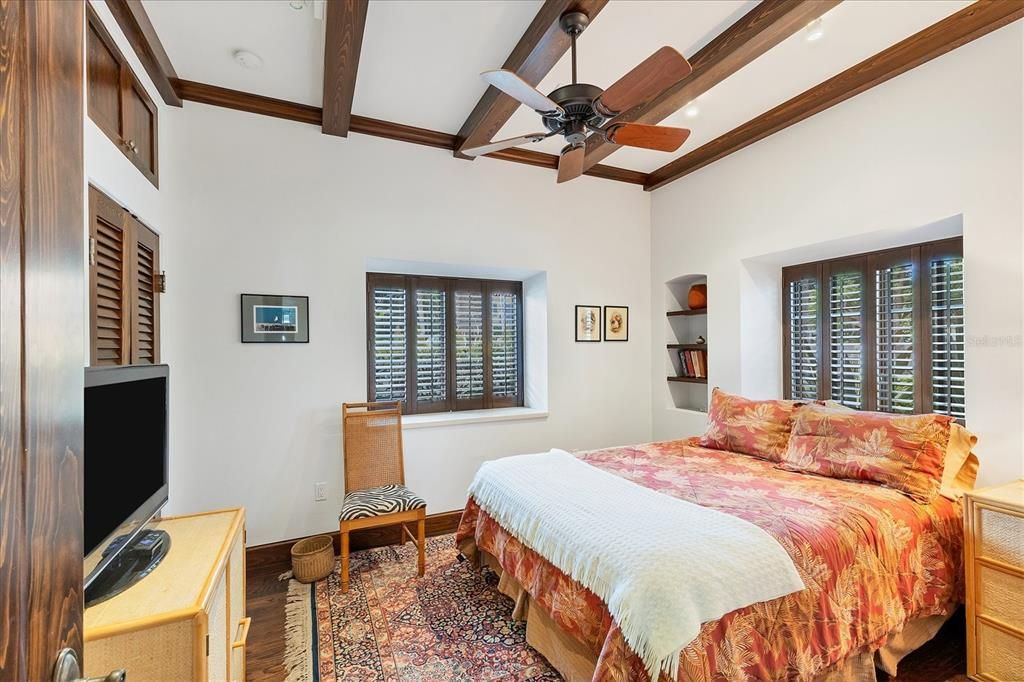 出租: $5,000 (3 贝兹, 2 浴室, 2139 平方英尺)