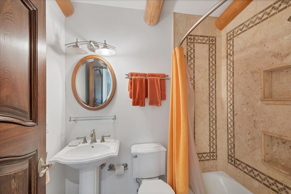 出租: $5,000 (3 贝兹, 2 浴室, 2139 平方英尺)