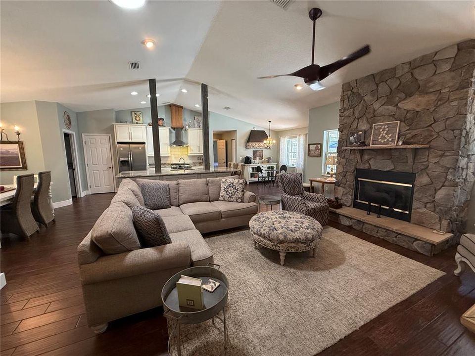 En Venta: $619,000 (3 camas, 2 baños, 1791 Pies cuadrados)