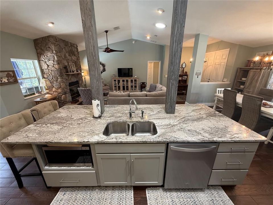 En Venta: $619,000 (3 camas, 2 baños, 1791 Pies cuadrados)