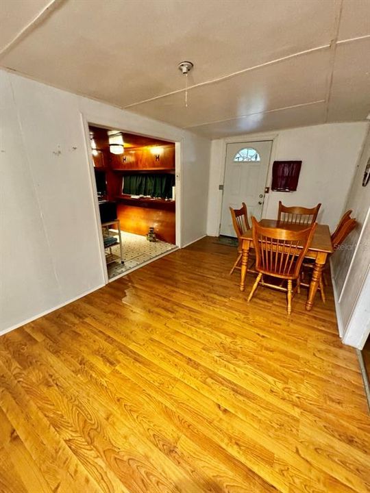 待售: $92,000 (2 贝兹, 1 浴室, 676 平方英尺)