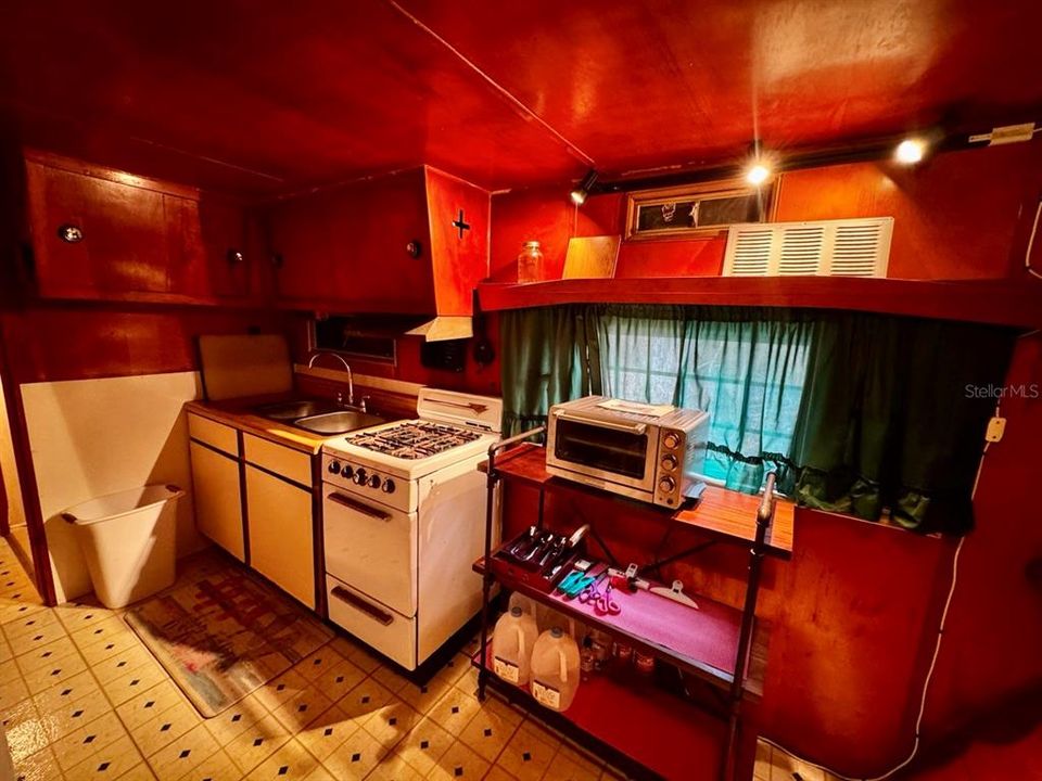 待售: $92,000 (2 贝兹, 1 浴室, 676 平方英尺)