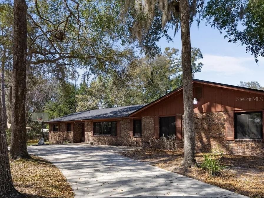 Recently Sold: $485,000 (3 beds, 3 baths, 2657 Square Feet)