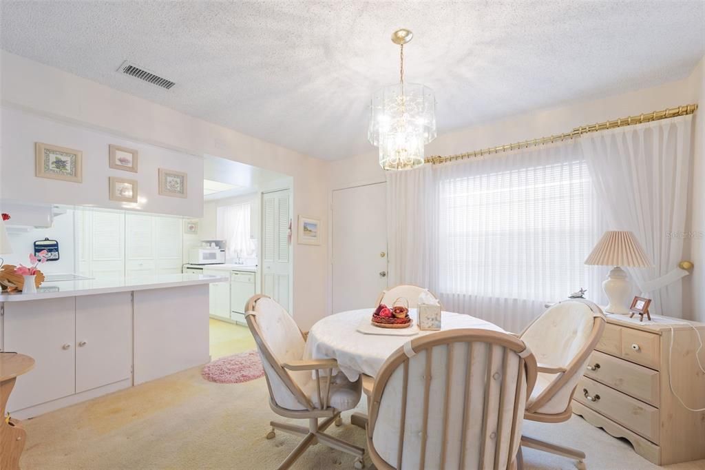 For Sale: $122,500 (1 beds, 1 baths, 669 Square Feet)