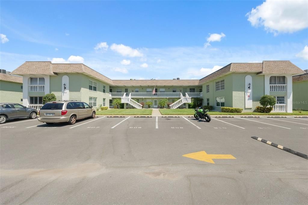 For Sale: $122,500 (1 beds, 1 baths, 669 Square Feet)