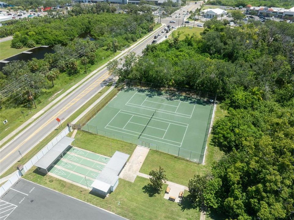 For Sale: $122,500 (1 beds, 1 baths, 669 Square Feet)