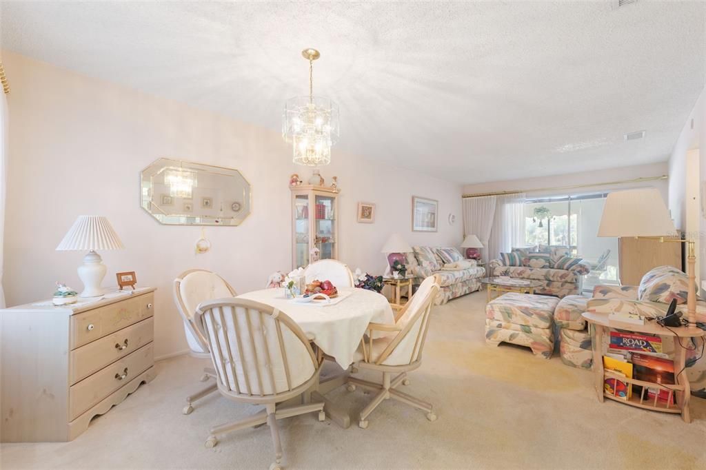 For Sale: $122,500 (1 beds, 1 baths, 669 Square Feet)