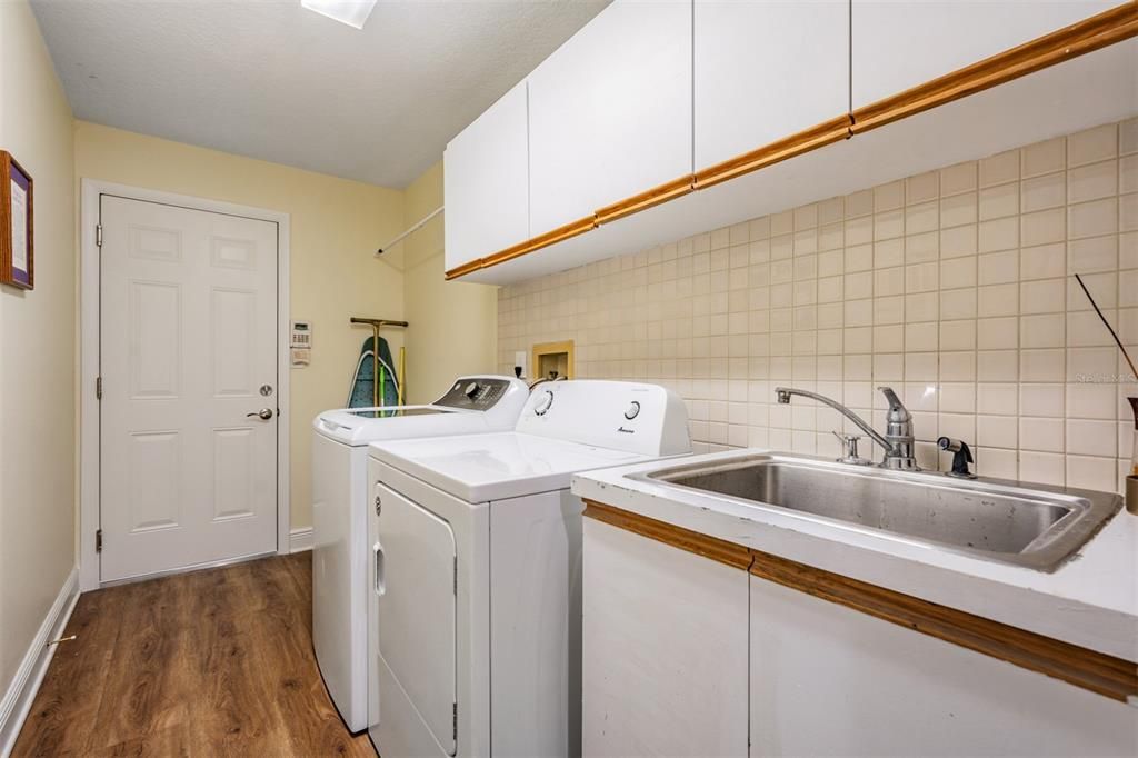 For Sale: $1,075,000 (4 beds, 3 baths, 3617 Square Feet)