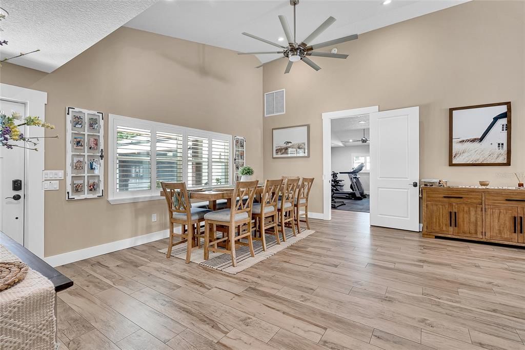 En Venta: $1,600,000 (3 camas, 3 baños, 3023 Pies cuadrados)