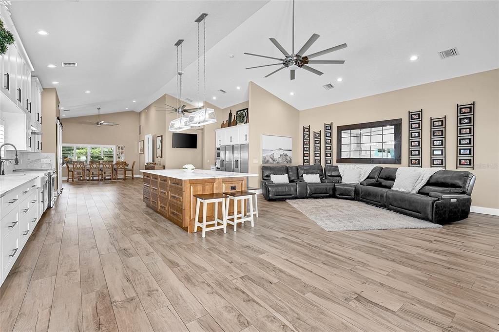 En Venta: $1,600,000 (3 camas, 3 baños, 3023 Pies cuadrados)